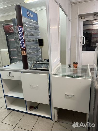 Стеллажи и витрины бу и кубы