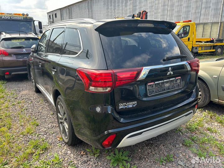 В разборе Mitsubishi Outlander 3