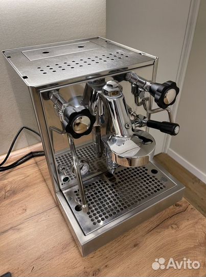 Профессиональная кофемашина Rocket Cellini Classic