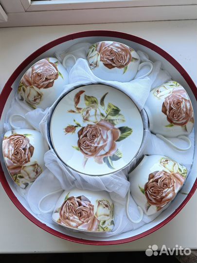 Сервиз фарфоровый на 6 персон