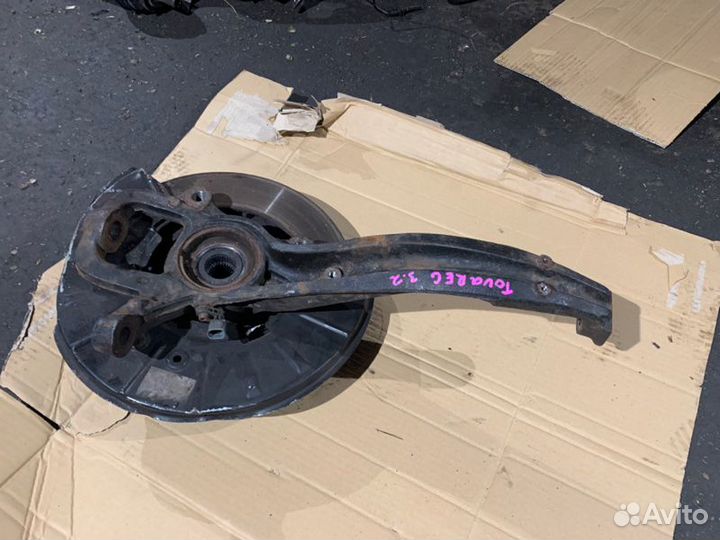 Кулак передний правый Volkswagen Touareg 7L BMV