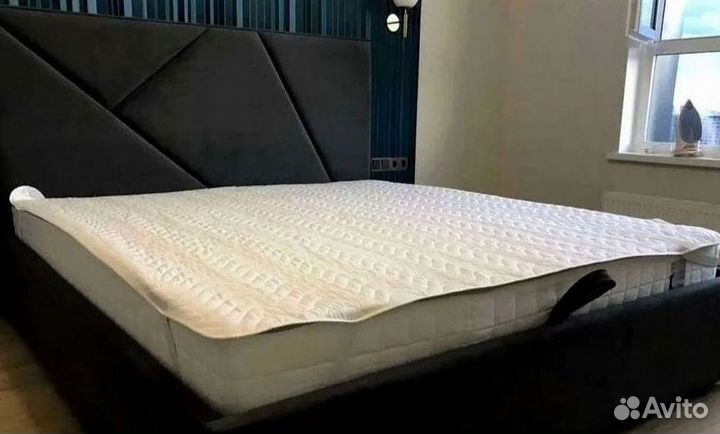 Кровать с мягким изголовьем