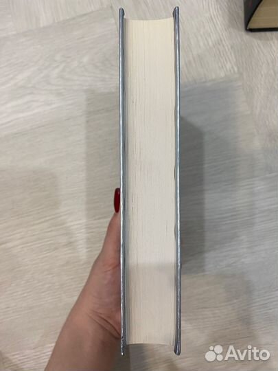 Книга «Алая королева»