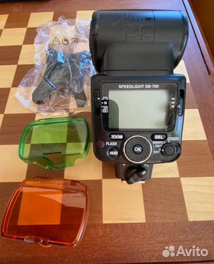 Фотовспышка Nikon Speedlight SB 700 (SB700 / SB-70
