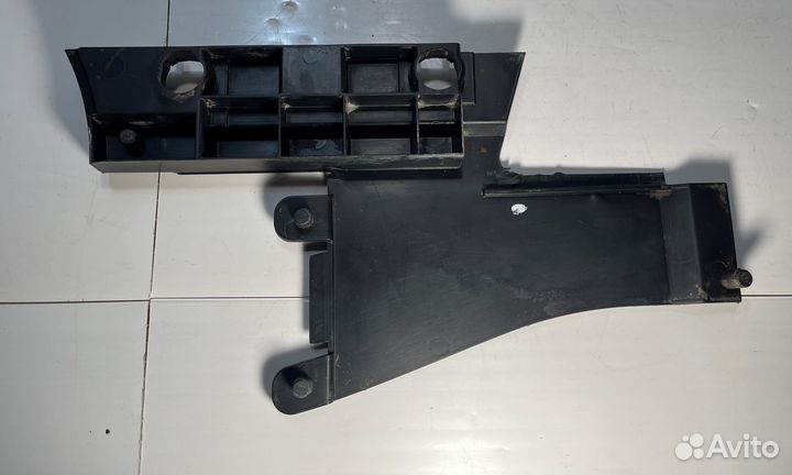 Кронштейн облицовки днища BMW E87