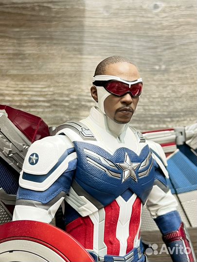 Hot Toys TMS040 Falcon Captain America