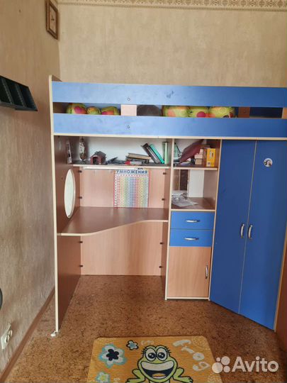 Детская кровать чердак со столом и шкафом