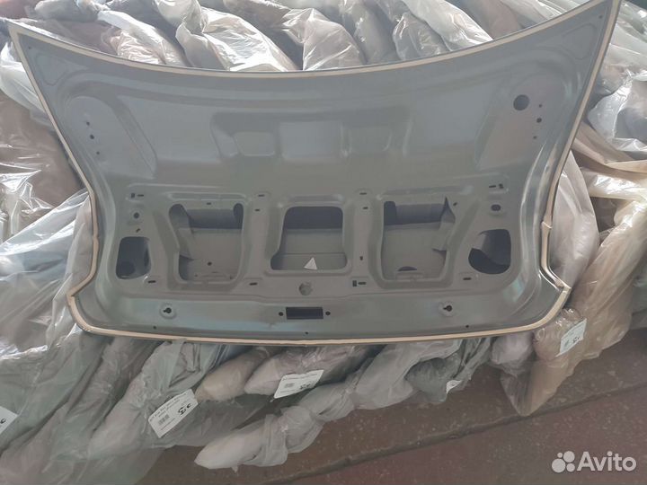 Крышка багажника Фольксваген Поло 10-20 г.в