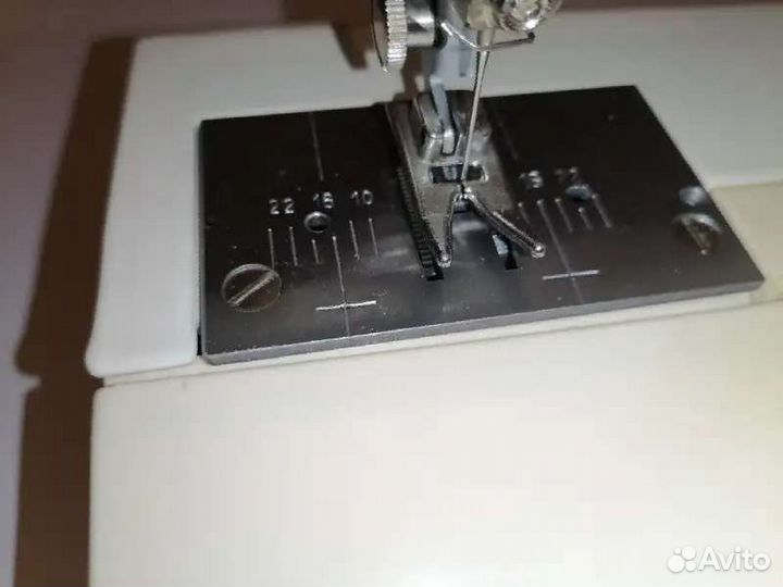 Швейная машина электрическая