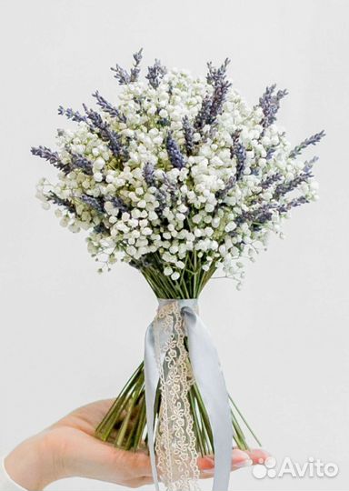 Свадебный букет невесты из гипсофилы с лавандой