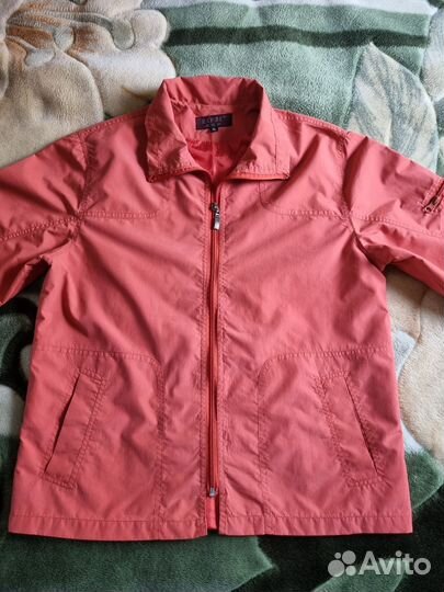 Ветровка женская