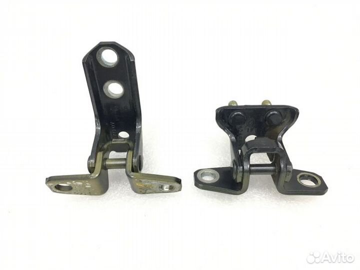 Петля двери задняя правая Mitsubishi Outlander