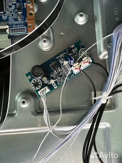 Телевизор hyundai H-LED65QBU7500 по запчастям