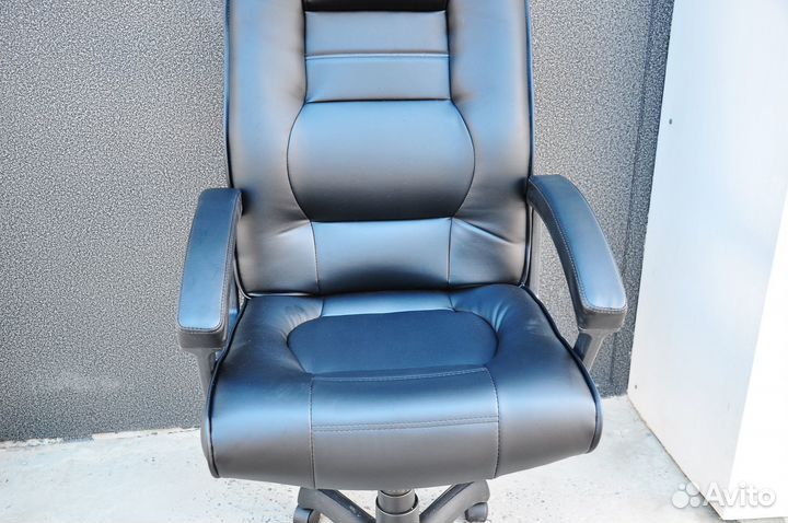 Офисное кресло 