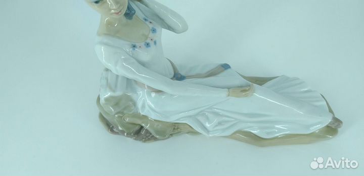 Статуэтка девушки casades Испания