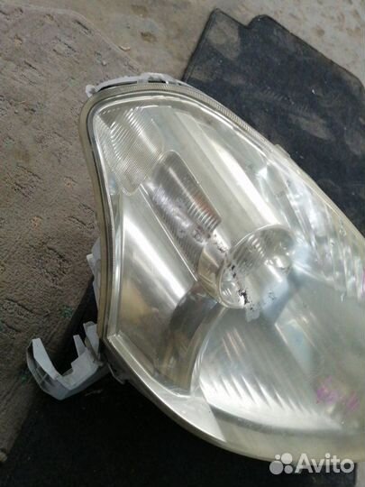 Фара передняя правая Toyota Raum NCZ20
