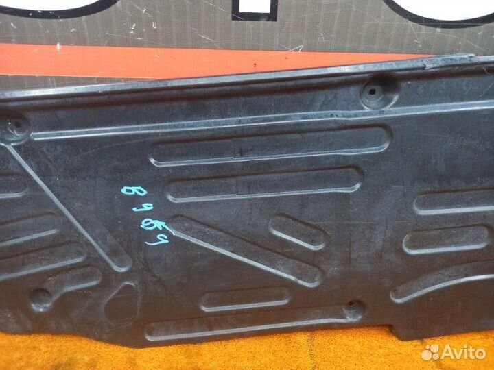 Защита днища кузова левая Mercedes-Benz C-Class