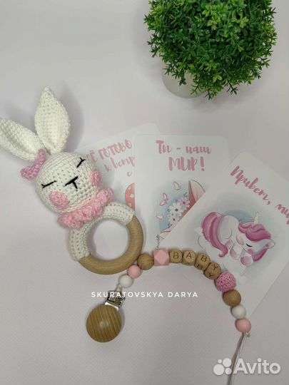 Плед детский, пинетки, погремушка