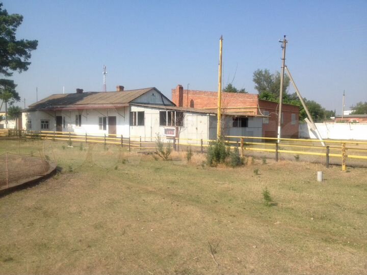 Здание, 527.3 м²