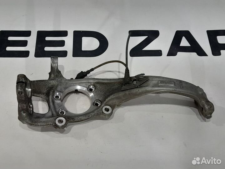 Передний правый поворотный кулак Audi A4 B8