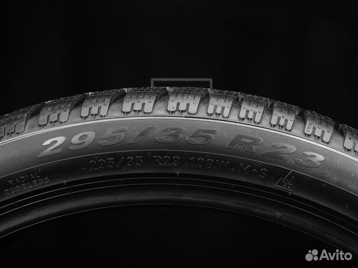 Pirelli Scorpion Winter 2 295/35 R23 99W