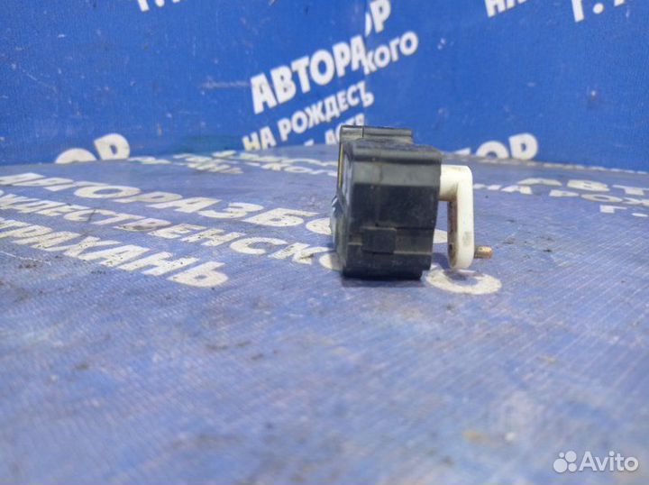 Моторчик заслонок отопителя Audi A8 седан ABZ 1996