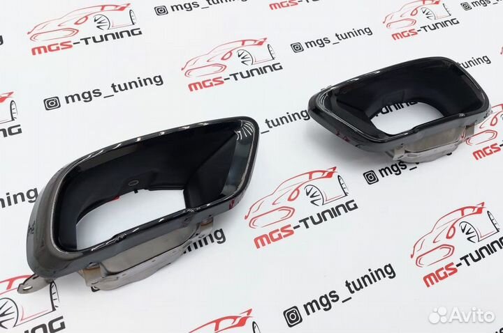 Черные насадки на выхлоп на BMW X7 G07