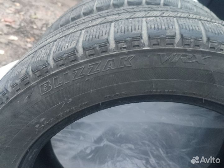 Bridgestone Blizzak VRX 215/55 R17