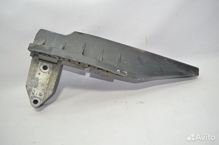 Кронштейн нижней подножки, левый mercedes-benz Act