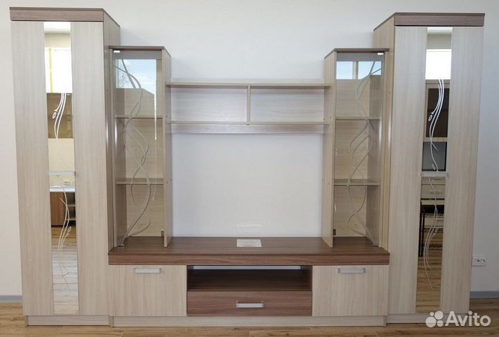 Гостиная с пескоструйным рисунком на зеркале