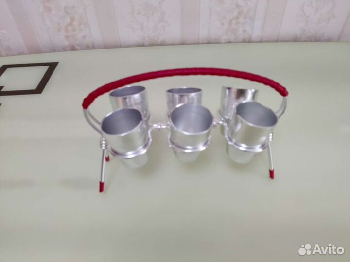 Набор металлических стопок на подставке