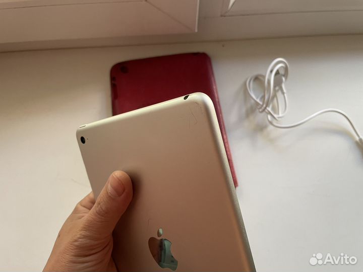Apple iPad mini 4 в хорошем состоянии