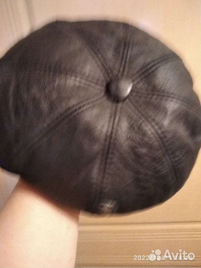 Мужская кожаная кепка с мехом