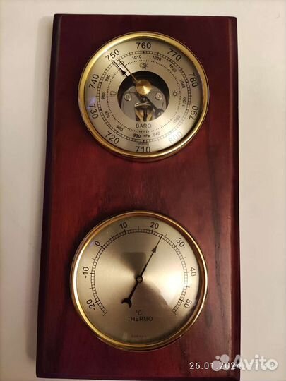 Метеостанция барометр градусник