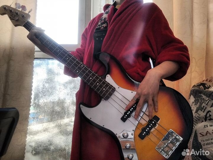 Бас гитара Precision Bass Lex + комбик, джек