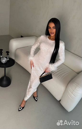 Платье с перьями