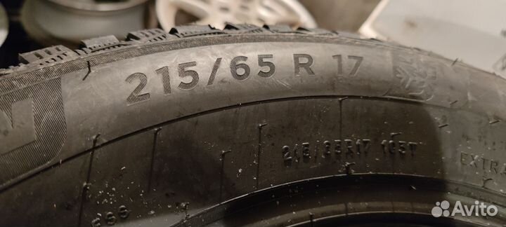 Michelin X-Ice North 4 215/65 R17