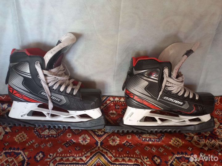 Продам щитки,коньки,нагрудник,блин и ловушку