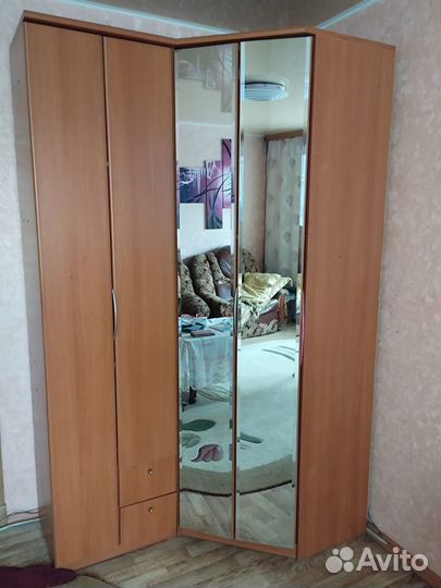 Шкаф угловой