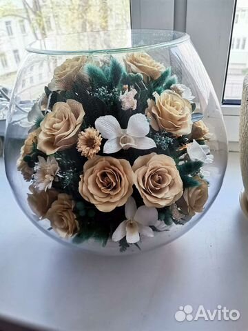 Живые цветы в колбе