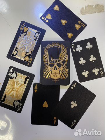 Черные пластиковые игральные карты Золотой череп