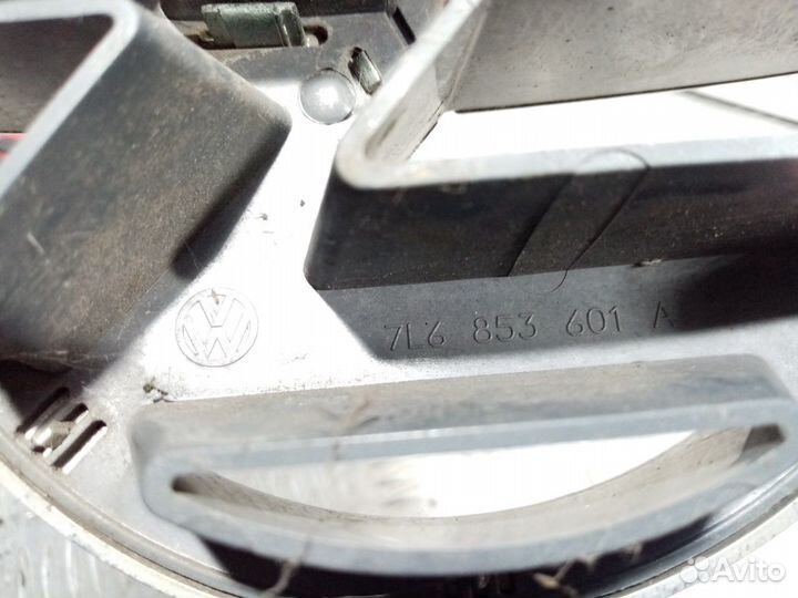 Б/У Эмблема на решетку радиатора (VW) Touar#001