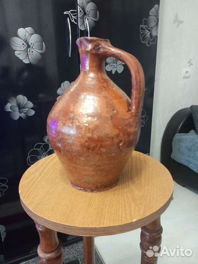 Глиняный кувшин старинный