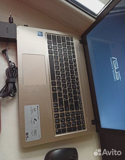 Ноутбуки продаются из за закрытия офиса