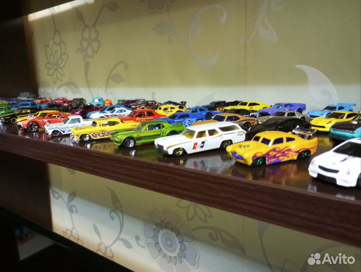 Модели автомобилей 1:64