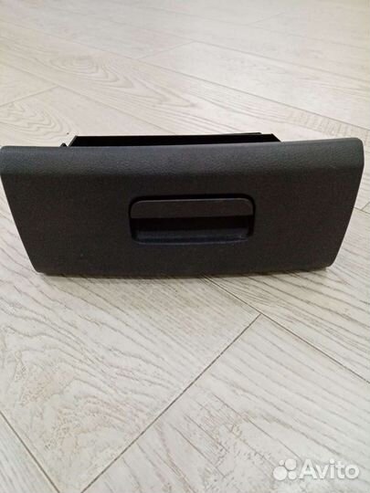 Бардачок под сиденье Тигуан