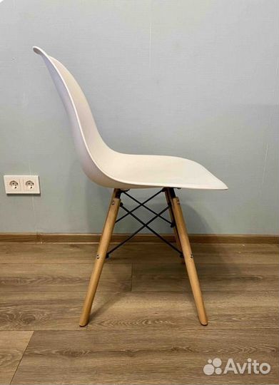 Стулья кухонные eames (новые)