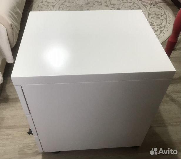 Тумба металлическая на колесах с ключом IKEA