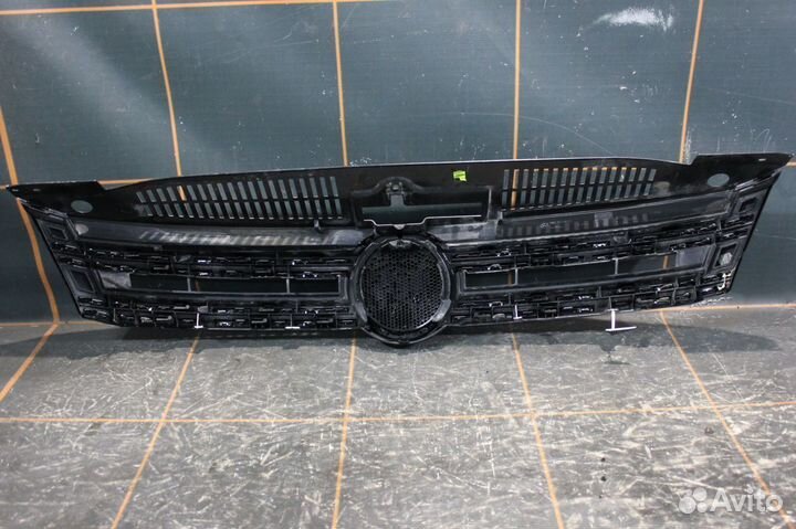 Решетка радиатора - Volkswagen Tiguan