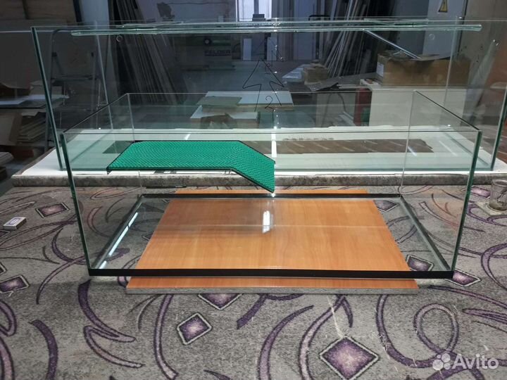 Аквариумы,террариумы